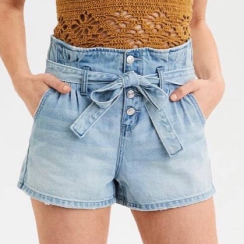 American Eagle Button Fly Light Wash Denim High-Waisted Women's Shorts sz 4